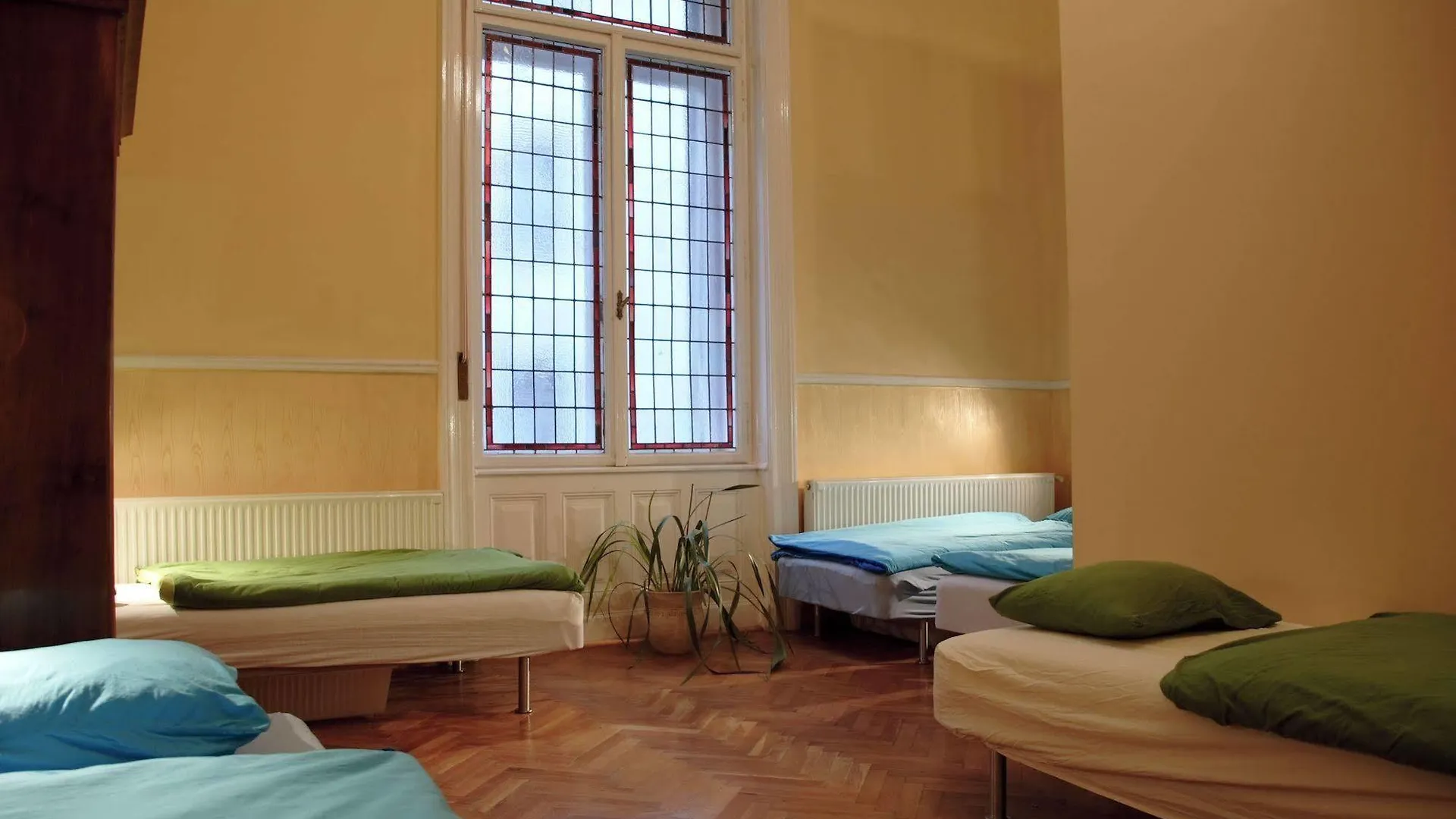 Maverick Ensuites Budapest Hostel