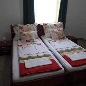 M47 Vendeghaz-airport Guest house