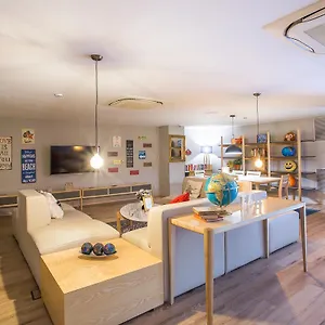 https://yeah-barcelona-hostel.topbarcelonahotels.com
